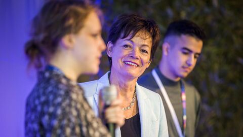 Lucia Puttrich und EIS-Mitglieder Josephine Wismar und Mutlu Batu Wir machen Europa!