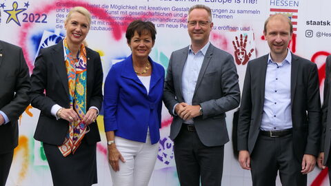 Impressionen - Europawoche 2022- Berufliche Schule Gelnhausen Europaministerin mit Landtagsabgeordneten Kassekert bei der Beruflichen Schule Gelnhausen