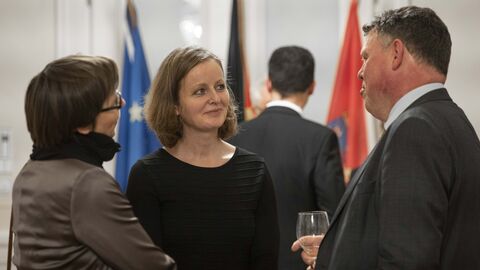 13. Europäischer Salon mit Litauen Gäste während des Empfangs in einer Unterhaltung vertieft im Rahmen des 13. Europäischen Salons mit Litauen