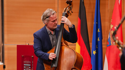 12. Europäischer Salon mit dem Kooperationspartner Belgien Jos Machtel am Bass