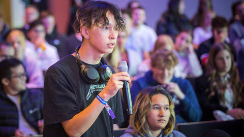 Fragen der Jugendlichen aus dem Publikum Hey, Europe! Festival am 24.09.2022 in Hanau
