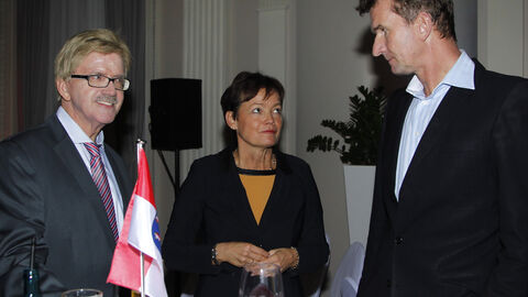 Hessischer Europaempfang am 17.11.2017 in Hanau - Ministerin und Dr. Groß im Gespräch mit dem Europaabgeordneten Thomas Mann Ministerin und Dr. Groß im Gespräch mit dem Europaabgeordneten Thomas Mann