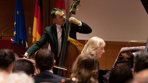 Kontrabassist Ioan Cristian Braica