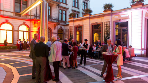8. Europäischer Salon mit Lettland Empfang im Innenhof der Staatskanzlei