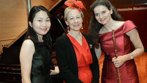 4. Europäischer Salon mit Frankreich - Pascale Trimbach, Generalkonsulin Frankreichs in Frankfurt mit den beiden Künstlerinen 