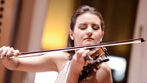 Katerina Chatzinikolaou, Geige