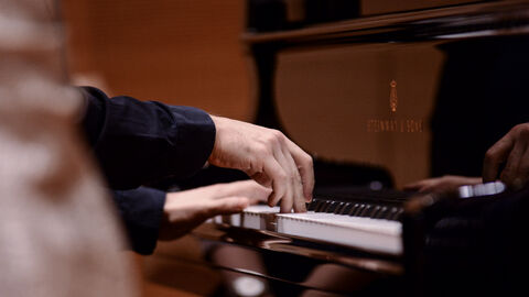 Yorgos Ziavras, Klavier