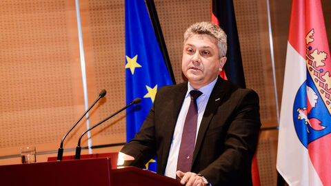6. Europäischer Salon mit Bulgarien Stefan Dimitrov Konsul der Republik Bulgarien in Hessen spricht ein Grußwort