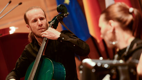 6. Europäischer Salon mit Bulgarien Christopher Herrmann mit seinem Cello