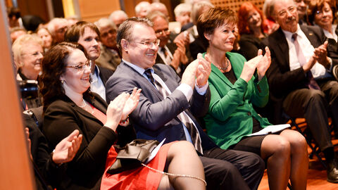 6. Europäischer Salon mit Bulgarien Ehrengäste applaudieren den Künstern