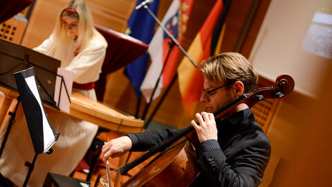 Jüri Reinvere (Pianist), Laura Lindpere (Kannel-Spielerin), Florian Streich (Cellist)