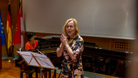 Die finnischen Künstlerinnen Sini Rautavaara (Sopran) und Helena Maffli (Klavier)