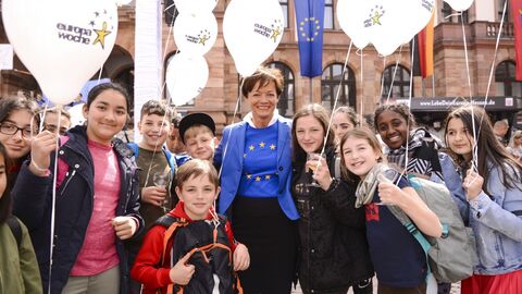 Ministerin Lucia Puttrich mit jungen Publikum Ministerin Lucia Puttrich mit jungen Publikum
