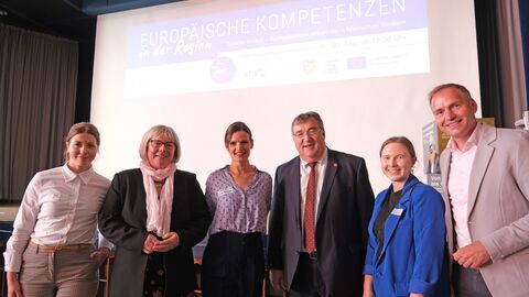 Kooperationsveranstaltung des Europe Direct NordOstHessen und der Hessischen Staatskanzlei: „Europäische Kompetenzen in der Region: Talente finden – Kompetenzen erkennen – Menschen fördern“ Kooperationsveranstaltung des Europe Direct NordOstHessen und der Hessischen Staatskanzlei: „Europäische Kompetenzen in der Region: Talente finden – Kompetenzen erkennen – Menschen fördern“