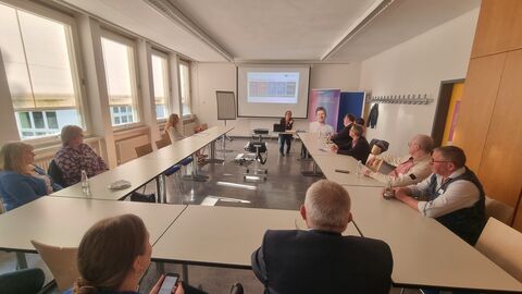 Ein Forum im Rahmen der Kooperationsveranstaltung des Europe Direct NordOstHessen und der Hessischen Staatskanzlei: „Europäische Kompetenzen in der Region: Talente finden – Kompetenzen erkennen – Menschen fördern“ Ein Forum im Rahmen der Kooperationsveranstaltung des Europe Direct NordOstHessen und der Hessischen Staatskanzlei: „Europäische Kompetenzen in der Region: Talente finden – Kompetenzen erkennen – Menschen fördern“