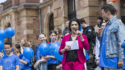 Tanzflashmob zu Europawochen 2023 - Moderatorin Lisa Habib Tanzflashmob zu Europawochen 2023 - Moderatorin Lisa Habib