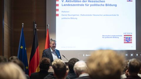 Multiplikatorentreffen zum Thema Europawahl 2024 am 20.11.2023_Präsentation_HLZ • Vorstellung der Aktivitäten der Hessischen Landeszentrale für politische Bildung (HLZ) durch Daniel Baumgärtner