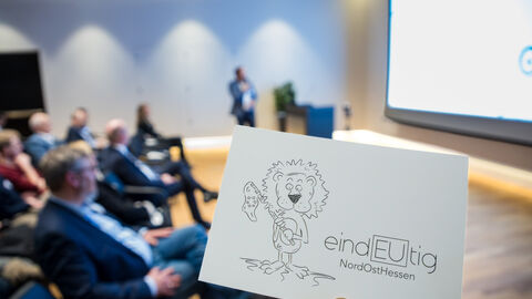Michael Aufenanger, Europe Direct NordOstHessen, präsentiert die Planung für die Europawahl 2024 Michael Aufenanger, Europe Direct NordOstHessen, präsentiert die Planung für die Europawahl 2024