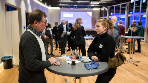 Austausch der Gäste im Rahmen des Multiplikatorentreffens am 08.12.2023 iim Regierungspräsidium Kassel Austausch der Gäste im Rahmen des Multiplikatorentreffens am 08.12.2023 iim Regierungspräsidium Kassel