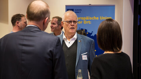 Austausch der Gäste im Rahmen des Multiplikatorentreffens am 08.12.2023 iim Regierungspräsidium Kassel Austausch der Gäste im Rahmen des Multiplikatorentreffens am 08.12.2023 iim Regierungspräsidium Kassel