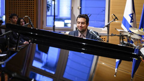 Guy Mintus am Klavier