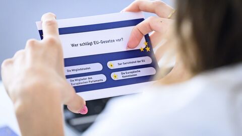 Moderationskarte des Quiz' der Europadezernentin Moderationskarte des Quiz' der Europadezernentin