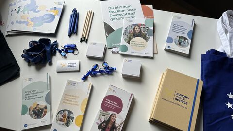 Informationsmaterialien von "Europa macht Schule" beim Markt der Möglichkeiten Informationsmaterialien von "Europa macht Schule" beim Markt der Möglichkeiten