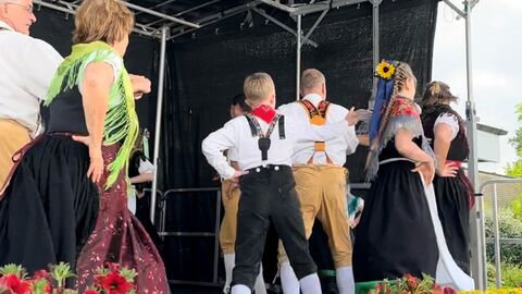 Tanzgruppe auf der Bühne