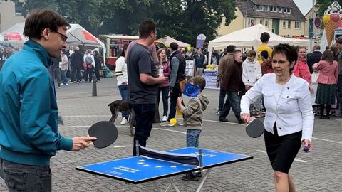 Spiel an der Tischtennisplatte