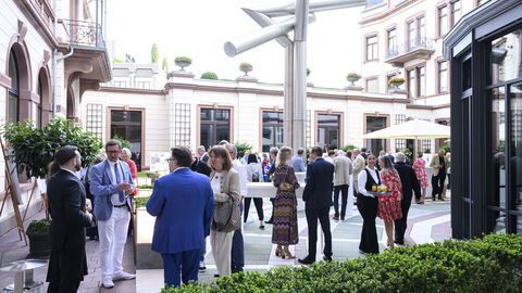Empfang im Innenhof der Hessischen Staatskanzlei