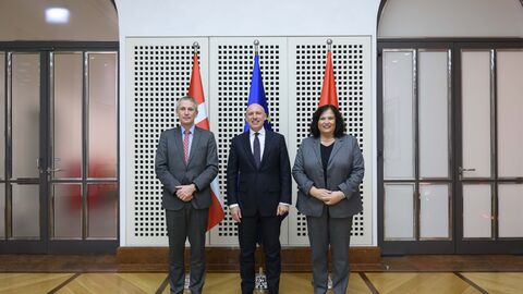 Botschafter Thomas Østrup Møller, Europaminister Manfred Pentz und Europastaatssekretärin Karin Müller