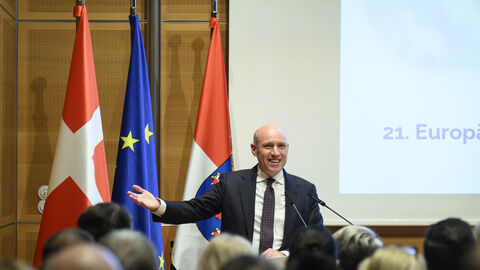 Begrüßung durch Europaminister Manfred Pentz