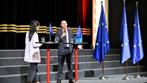 Minister und Clarissa im Dialog