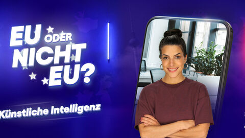 Clarissa mit verschränkten Armen vor einem Smartphone, links daneben der Text "EU oder nicht EU, Künstliche Intelligenz"